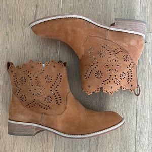 ANTHROPOLOGIE Miss Albright Brown Leather Laser Cut Studded Ankle Boots - Size 7